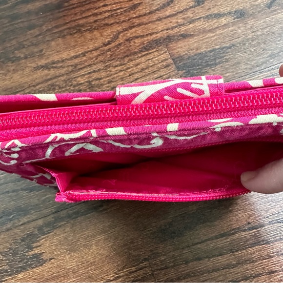 Vera Bradley Twirly Birds print Turn-lock wallet - Picture 8 of 9